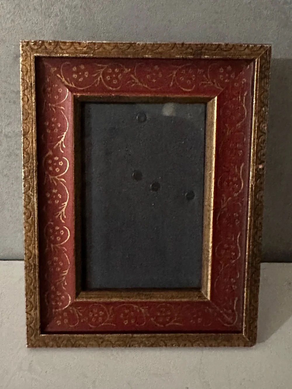 VINTAGE RED GOLD FLORAL DETAILS WOOD PICTURE FRAME FITS 4X6